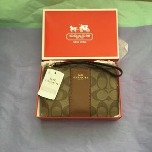 NWT Coach Signature Wristlet Wallet Purse